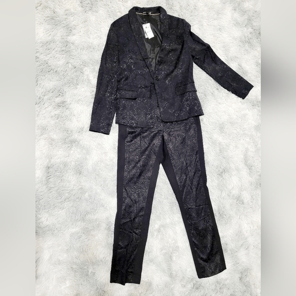 Express 2-Piece All Black Jacquard Suit – Blazer & Ankle Pants, Small Reg/Avg - Picture 1 of 4